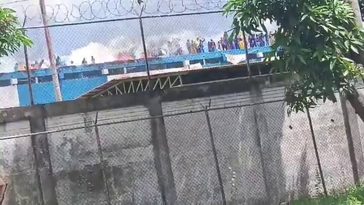 Los presos se manifestaron en el techo del penal