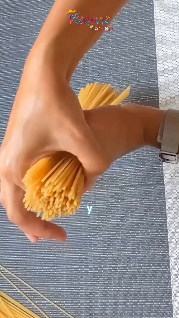 El sencillo truco para medir con los dedos la cantidad perfecta de epaguetti para uno
