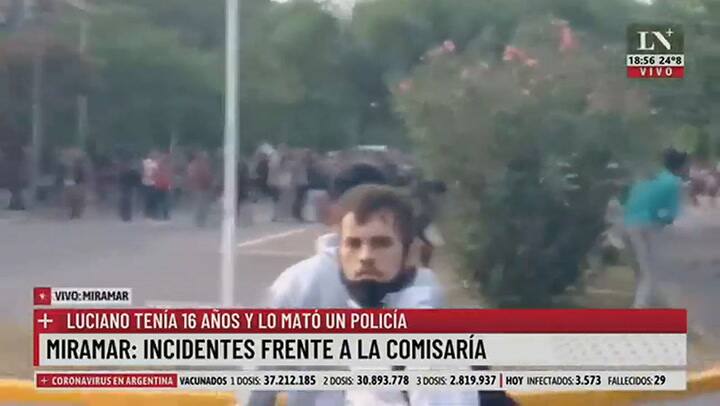 Miramar: incidentes frente a la comisaría. Luciano tenía 16 años y lo mató un policía