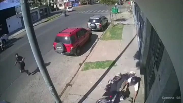 Un policía mató a un motochorro en un intento de robo en Rosario