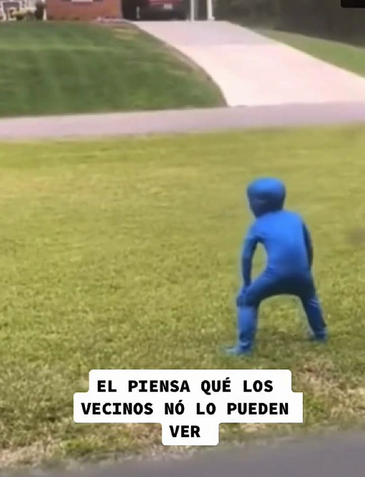 Le regalaron “un traje invisible” y lo que hizo cuando se lo puso enterneció a todos