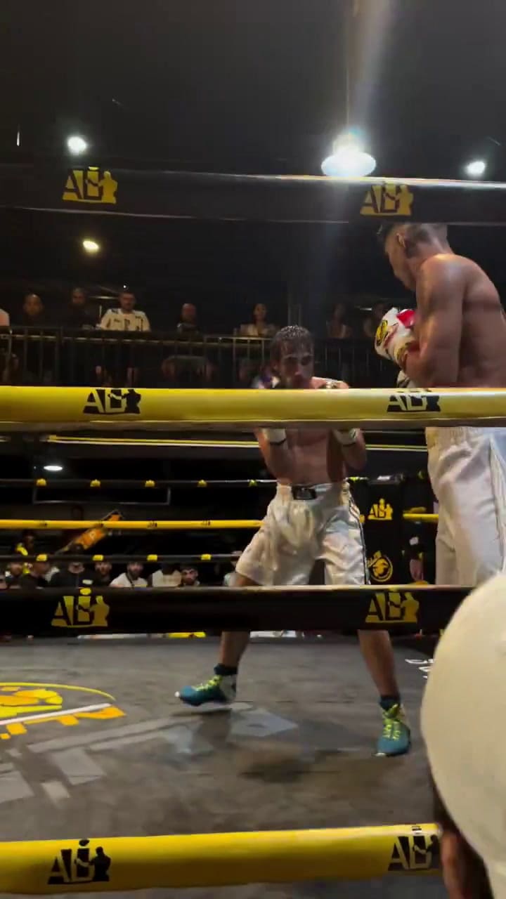 Escándalo en el mundo del boxeo: hizo su debut, noqueó al rival con una letal patada a la cabeza y lo expulsaron de por vida