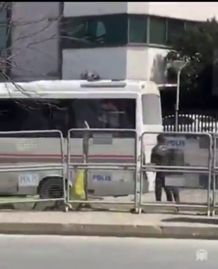 Un muerto en un tiroteo frente al consulado de Israel en Estambul