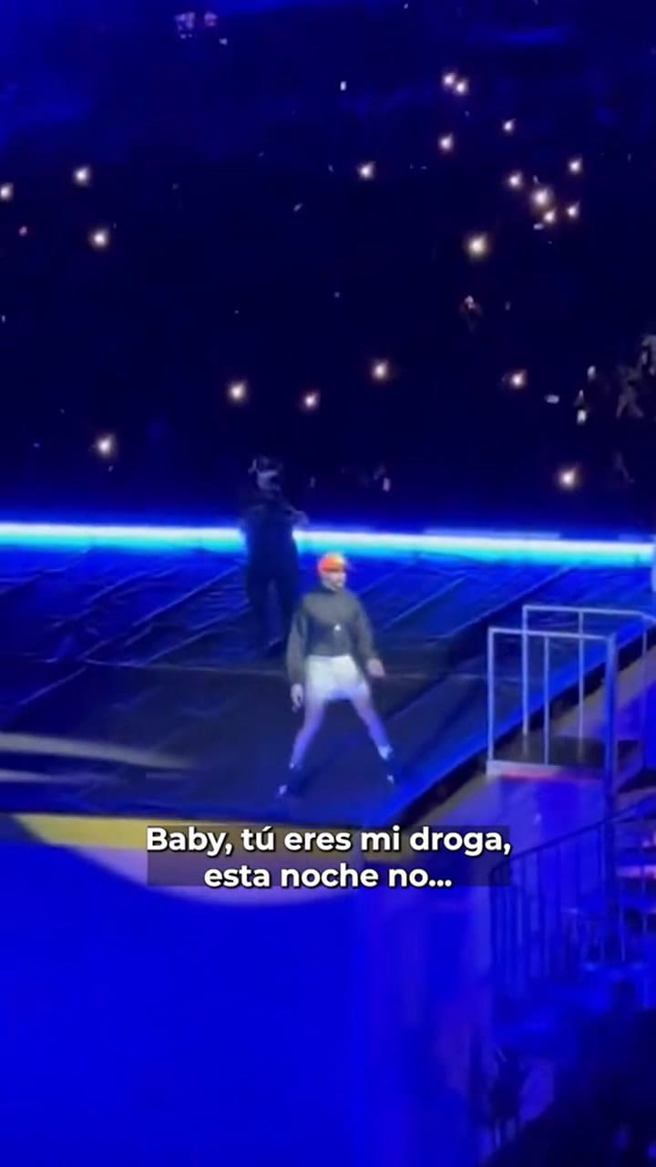 Bad Bunny sufrió una caída durante su primer concierto en la Ciudad de México