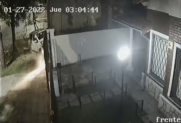 Segundos después del crimen: así chocó contra una casa el acusado de matar de un tiro en la cabeza