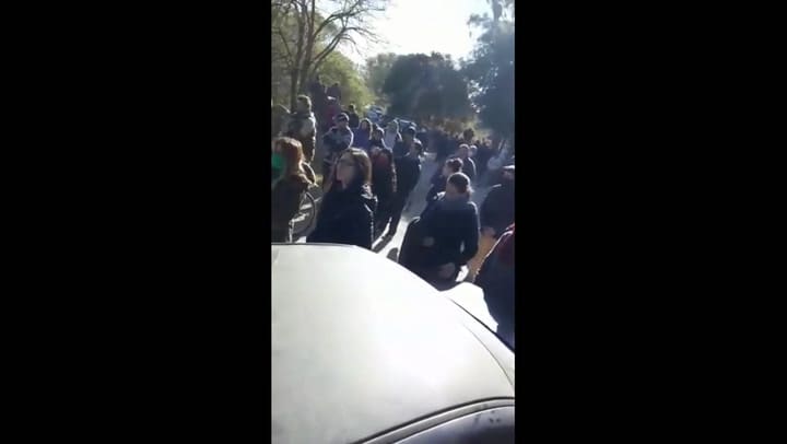 Vecinos indignados derribaron una barricada en el límite entre Córdoba y San Luis