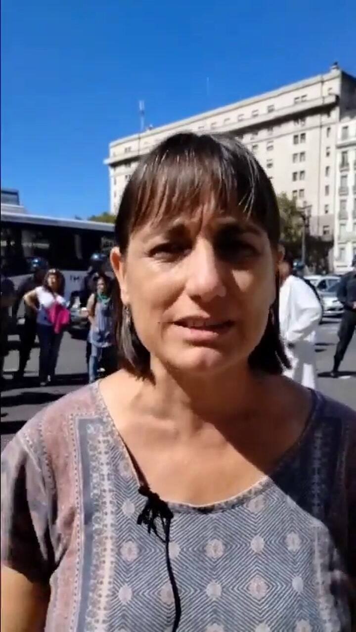 Del Pla enfrentó a agentes de la Policía Federal durante la marcha docente en Congreso 3