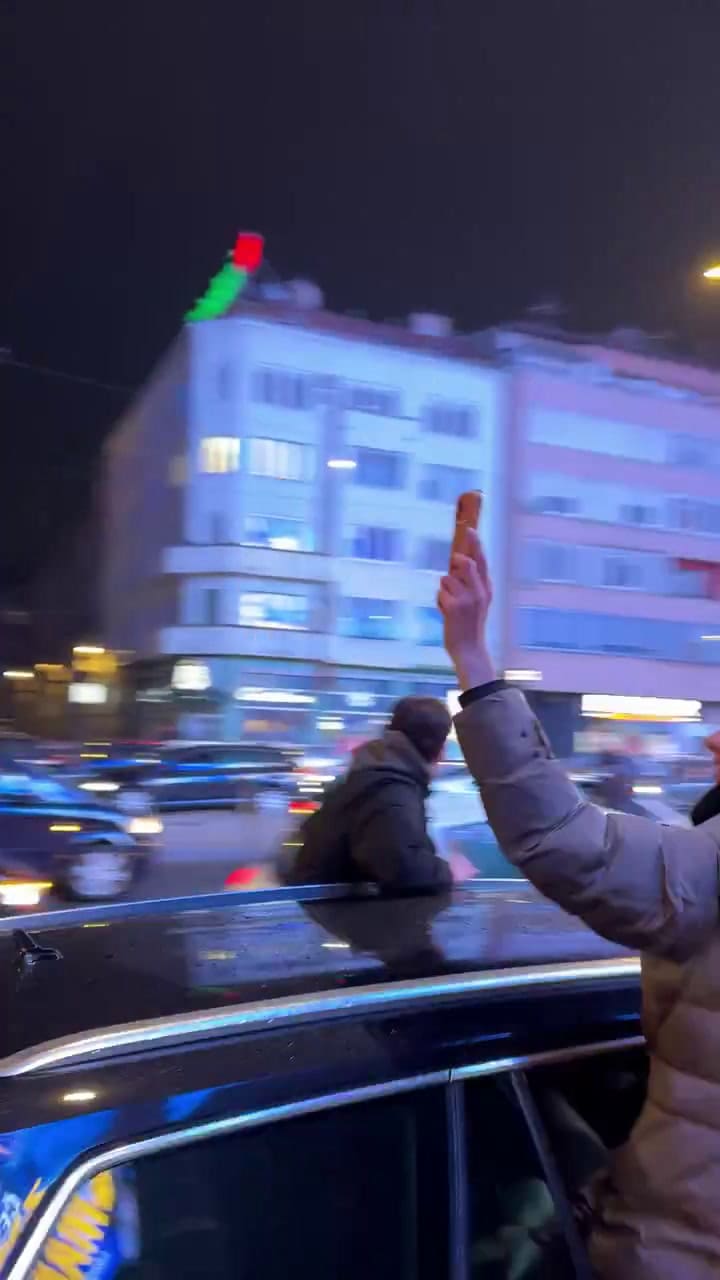 En las principales avenidas la circulación se encuentra demorada por los festejos