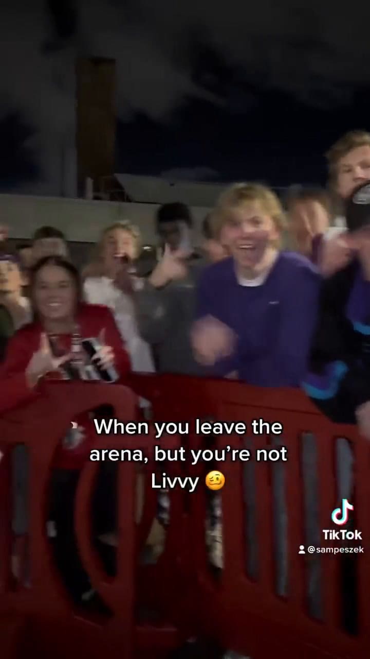 La gimnasta es perseguida por los fanáticos en donde compite el equipo de la Universidad de Luisiana