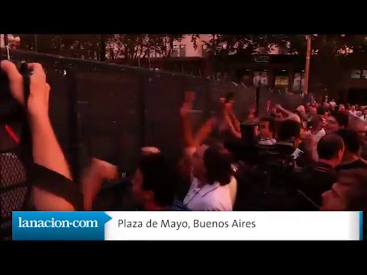 Plaza de Mayo, colmada de manifestantes
