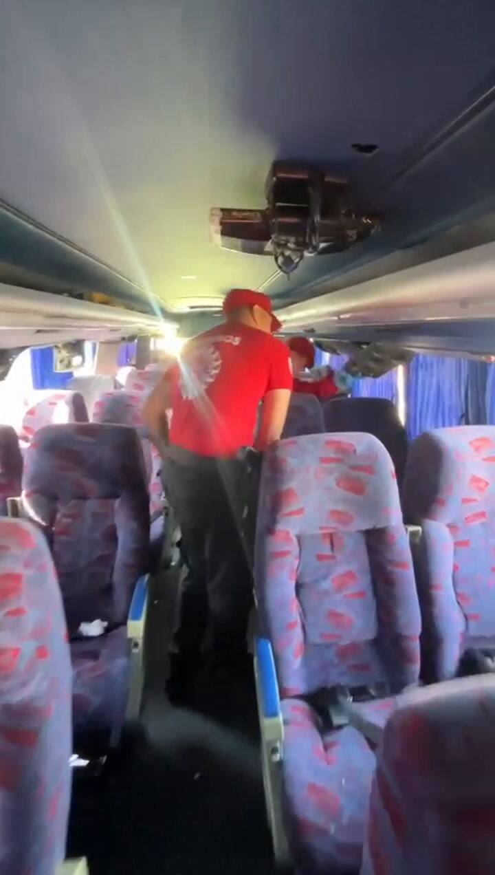 Boca-Estudiantes: hallaron armas de fuego dentro del micro en el que viajaba Di Zeo y otros barras del Xeneize