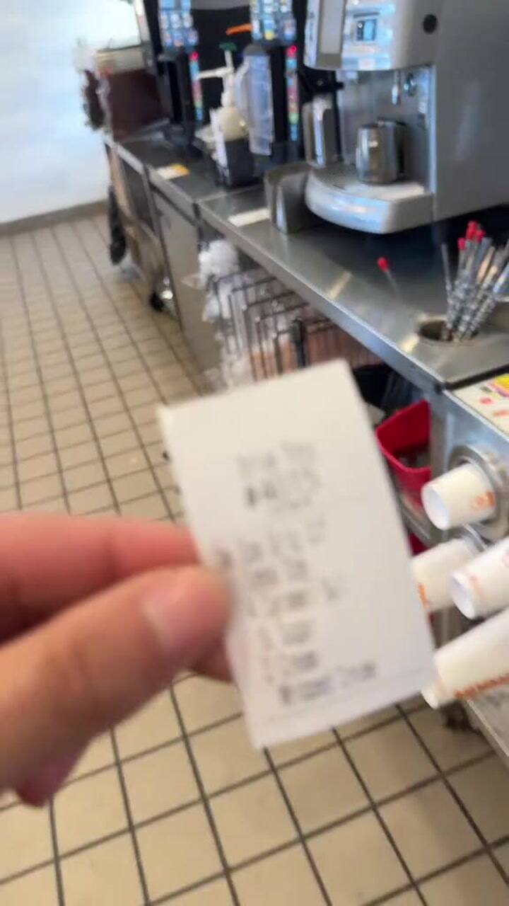 Mostró el ticket del café que pidió un cliente y dejó a todos sin palabras por un detalle
