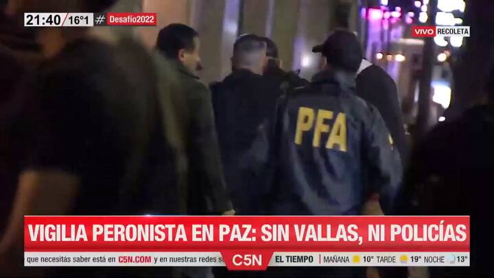 Recoleta: Un joven insultó y provocó a la militancia que se encuentra en la vigilia