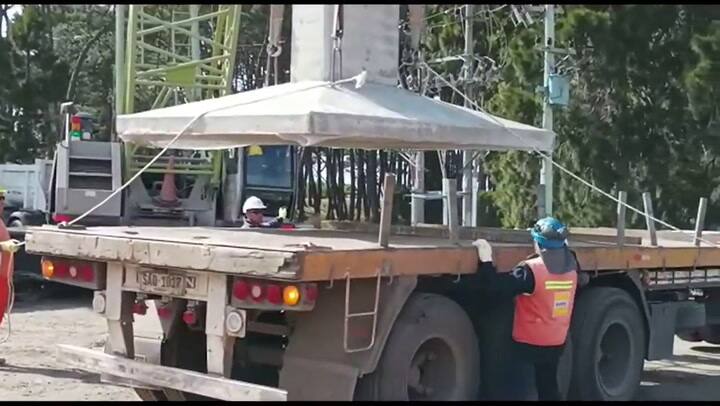 Colocan vigas de contención en puente de La Barra, Punta del Este