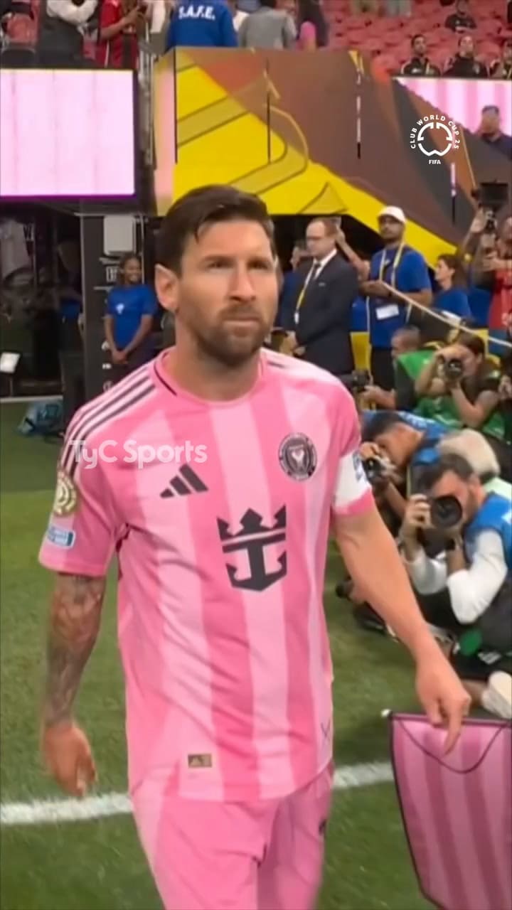 Así salía Lionel Messi al campo de juego