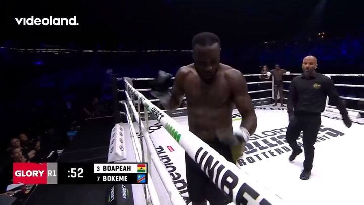 Pierde los dientes tras certero golpe de su rival en pelea de kickboxing