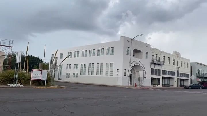 Así está la calle principal de Marfa antes del festival (Gentileza: Kendra Jones)