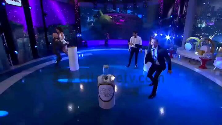 El romántico gesto del pelado López con su novia