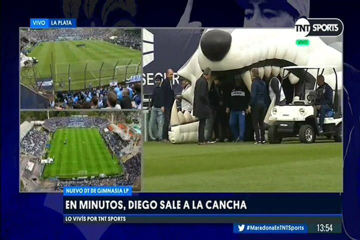 El momento que Maradona sale al estadio de Gimnasia