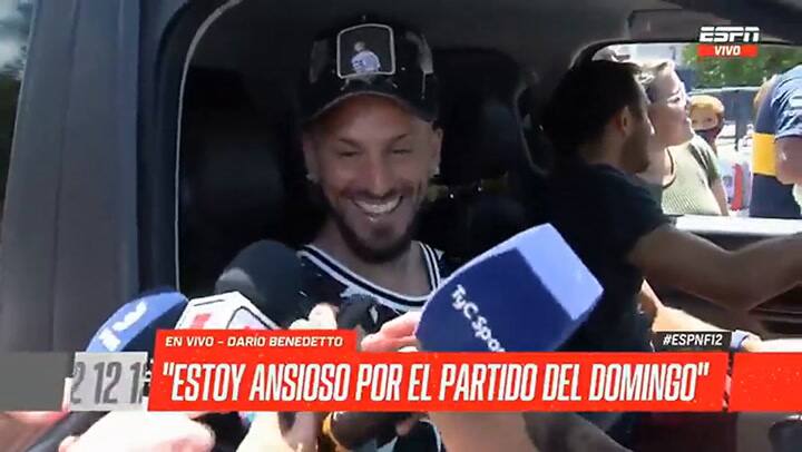 Benedetto habla e Izquierdoz sube la música