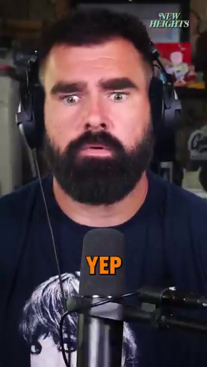 Taylor Swift sorprendió con su aparición en el podacast de Travis Kelce, su novio