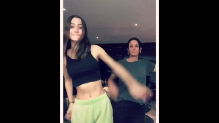 Courteney Cox sorprendió a todos bailando con su hija en las redes sociales - Fuente: Instagram