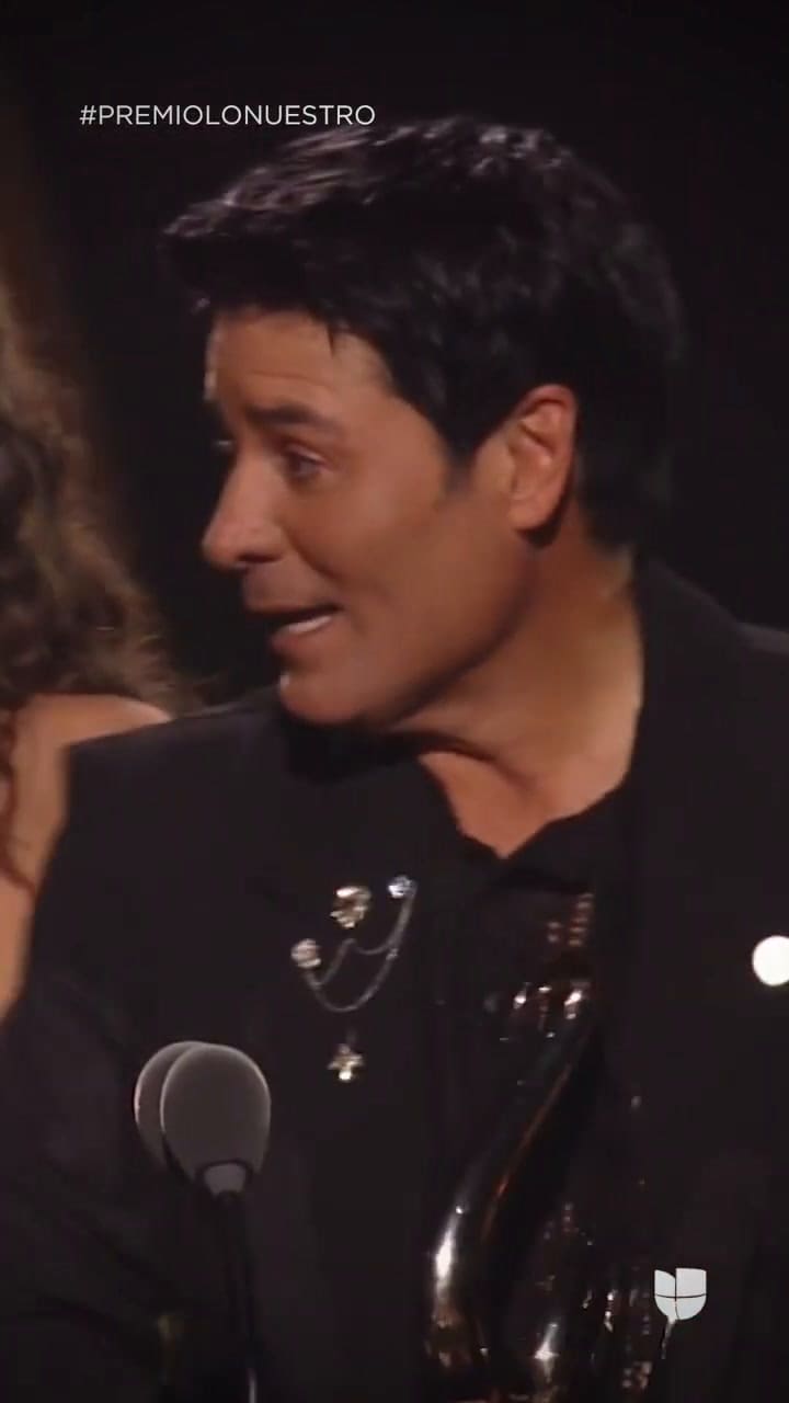 #Chayanne Recibe Su Premio Lo Nuestro De Su Hija Isadora Y Su Sobrina #Lelepons