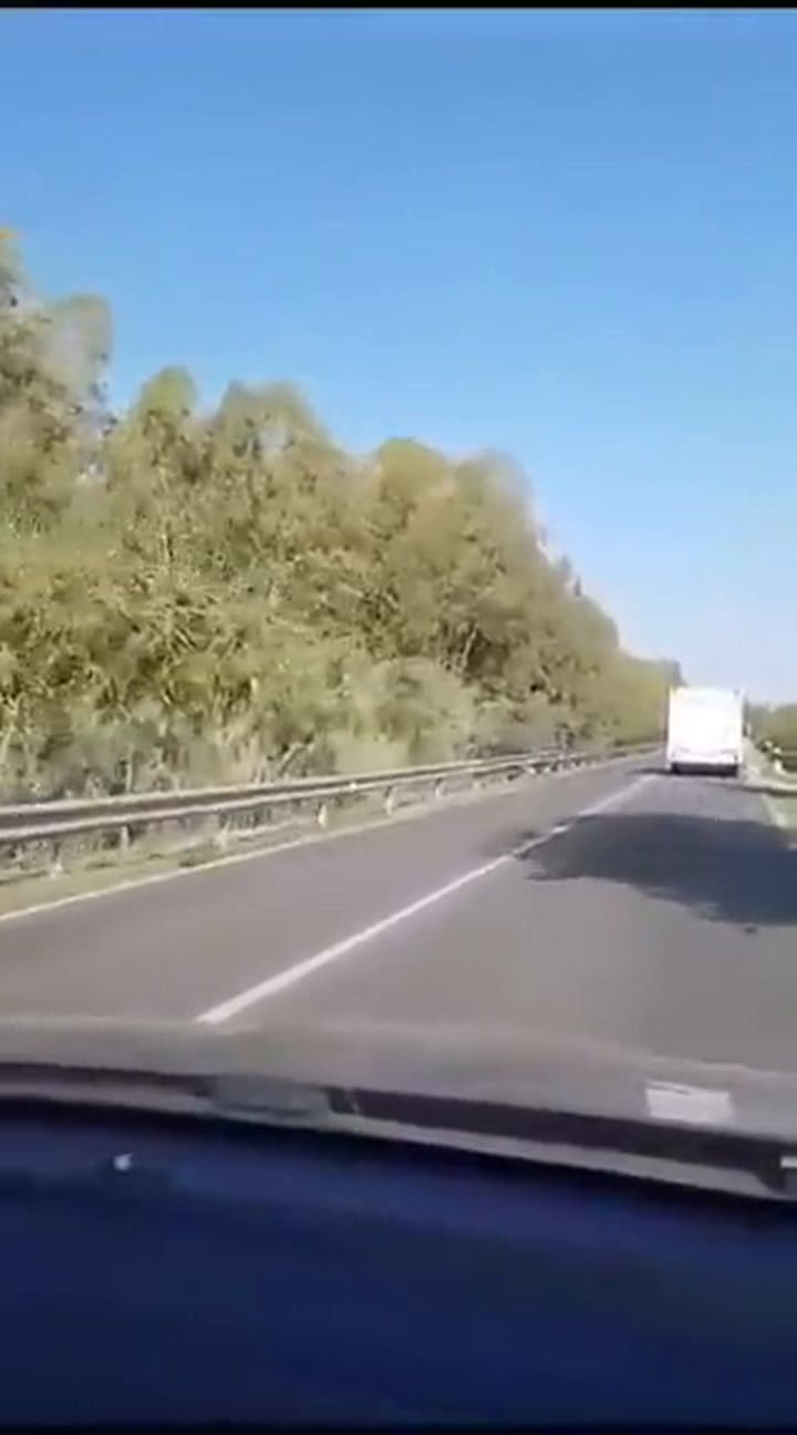 El video del impactante choque entre una Ferrari, un Lamborghini y una casa rodante