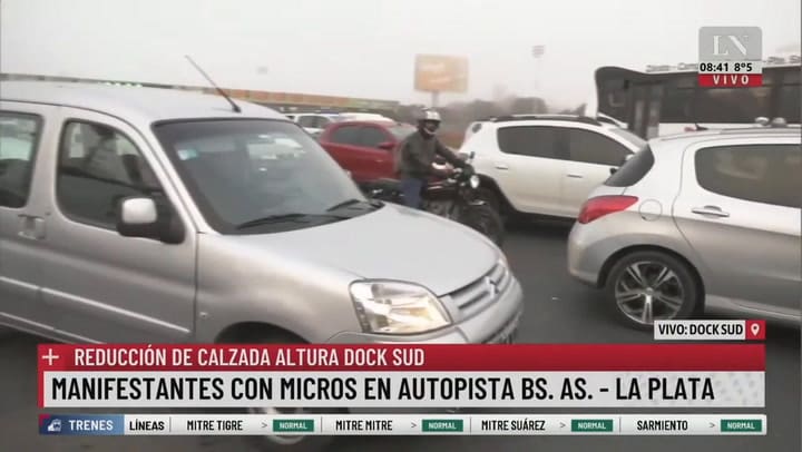 Demoras de más de 5 kilómetros en la autopista La Plata-Buenos Aires por una protesta