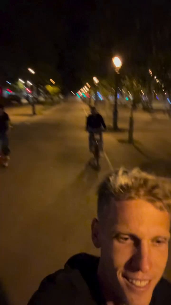 Dani Olmo filmó la bicicleteada nocturna