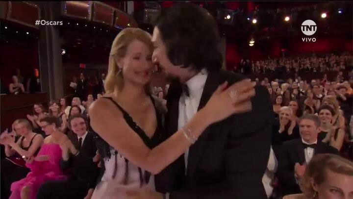 Laura Dern gana Mejor Actriz de Reparto