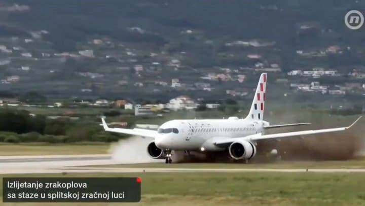El momento en el que un avión se sale de pista en pleno despegue en Croacia y desata el pánico a bordo