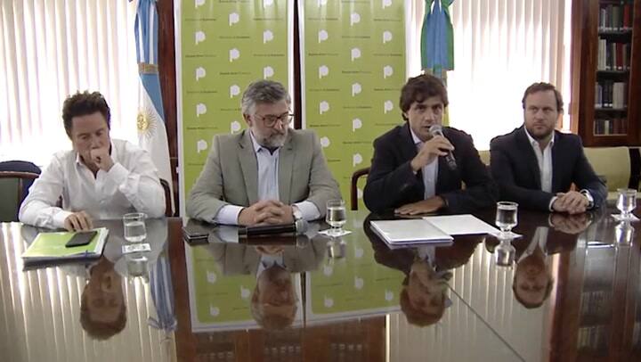 El gobierno bonaerense le pide a los gremios seguir negociando con los chicos en las aulas