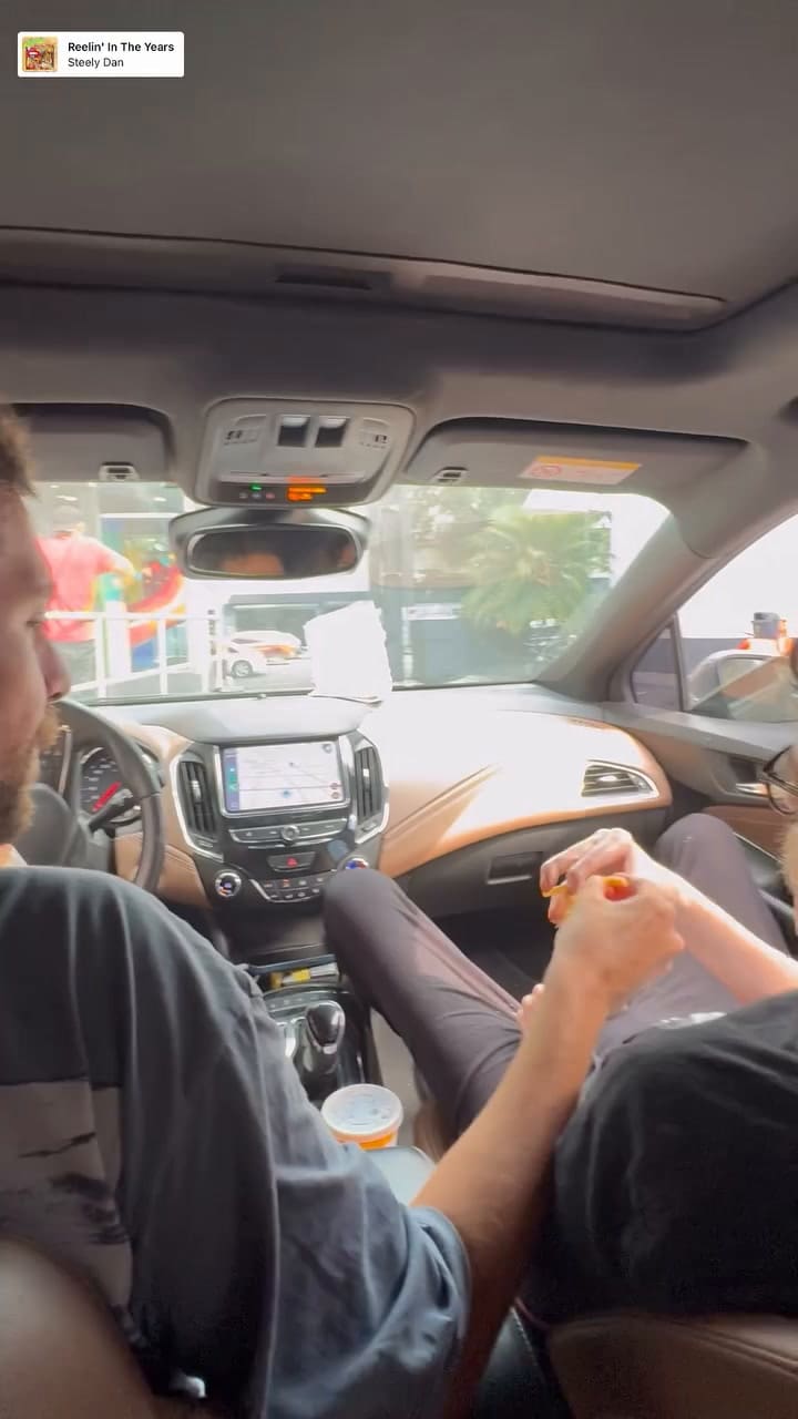 La salida de Charly García a comer hamburguesas