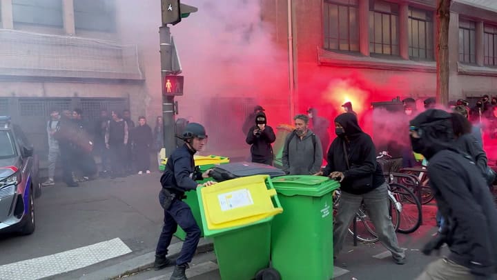 Los manifestantes exigen la dimisión inmediata de Macron y la convocatoria de elecciones generales.