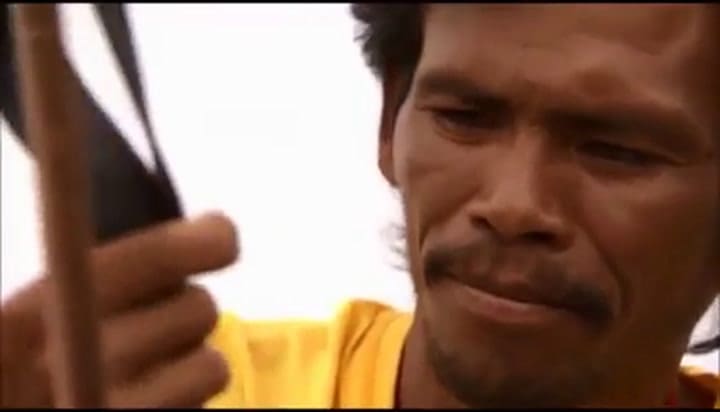 La tribu asiática que puede aguantar hasta 13 minutos bajo el agua - Fuente: YouTube
