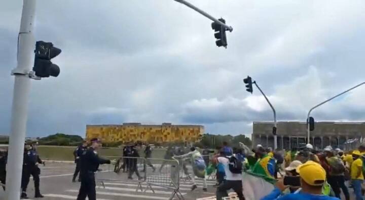Así los seguidores de Jair Bolsonaro ingresaron a los edificios de los tres poderes