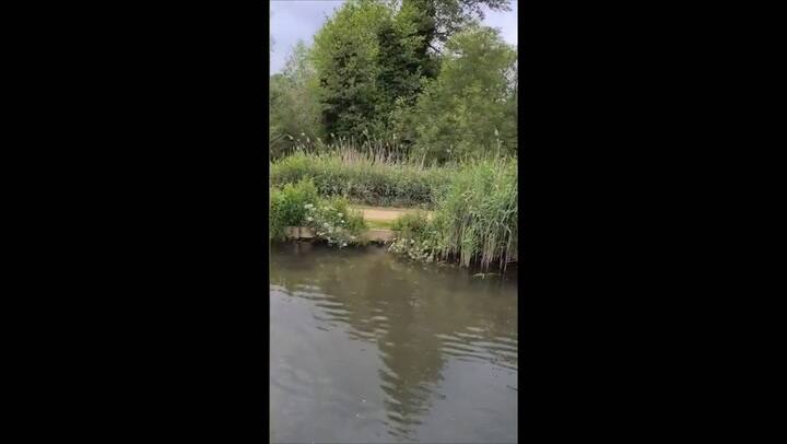 Harta de los alquileres en Londres, una pareja se muda a vivir a un barco