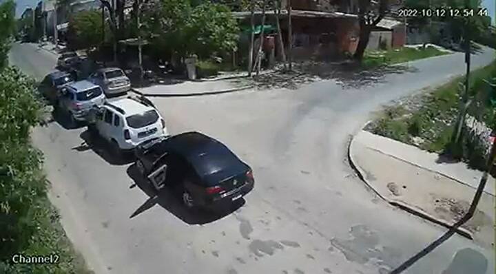 Así robaron los vehículos a plena luz del día en Esteban Echeverría