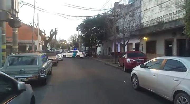 La policía llega a la casa del detenido