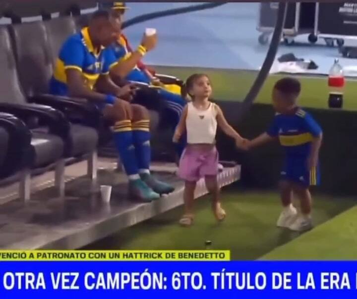 La cómica escena entre el hijo de Frank Fabra y la hija de Nicolás Figal (Video: TyC Sports)