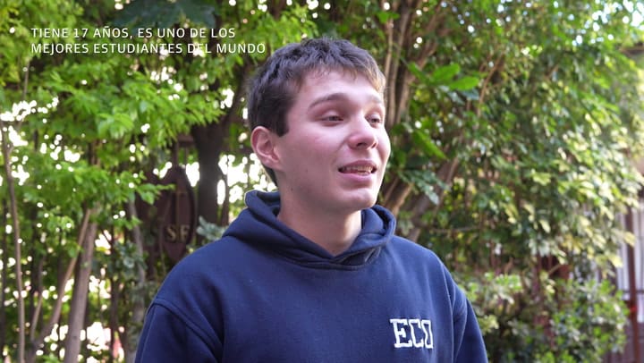 Tiene 17 años, es uno de los mejores estudiantes del mundo y sueña con ser como Galperin