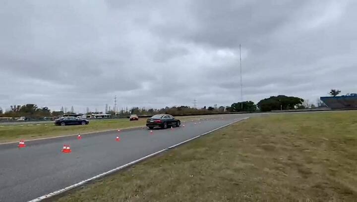 Ejercicio de esquive sin frenos en el Audi Driving Center