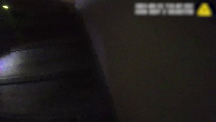 Un hombre atacó a policías con un machete y lo redujeron con una pistola Taser