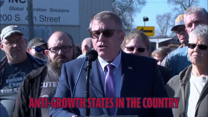 El candidato republicano Darren Bailey criticó duramente la gestión de Pritzker en Illinois