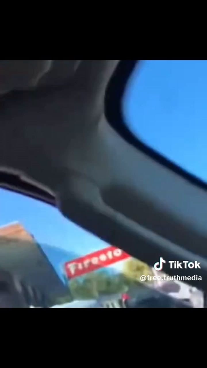 El video grabado por Maya England muestra la tensión de un arresto del ICE