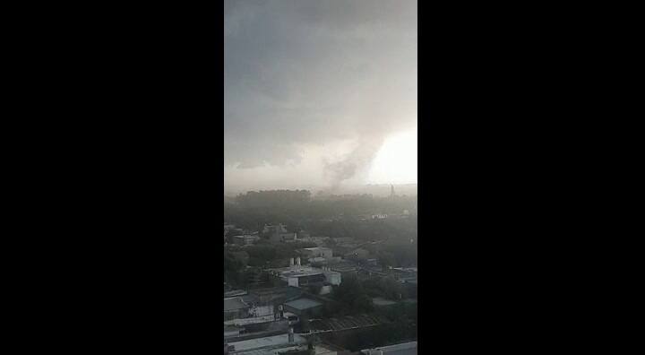 Una vista de la tormenta en Villa Cañás