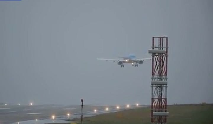 Aterrizaje con una gran maniobra no apta para pasajeros con miedo a los aviones