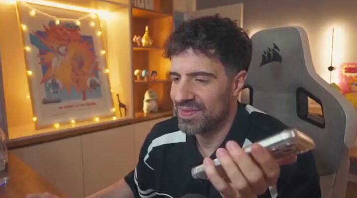 Coscu rompió el silencio sobre el escándalo entre María Becerra y Emilia Mernes