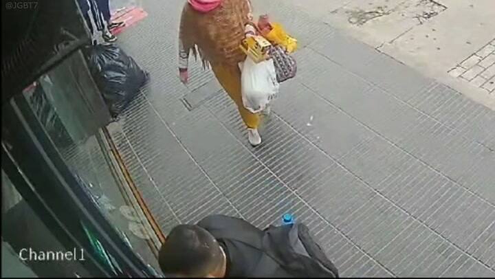 Buscan a un hombre violento que habría intentado abusar de una vendedora en el barrio de Saavedra